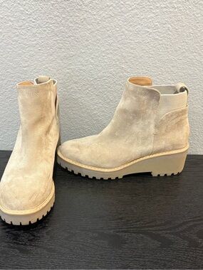 Dolce Vita tan suede booties 9.5